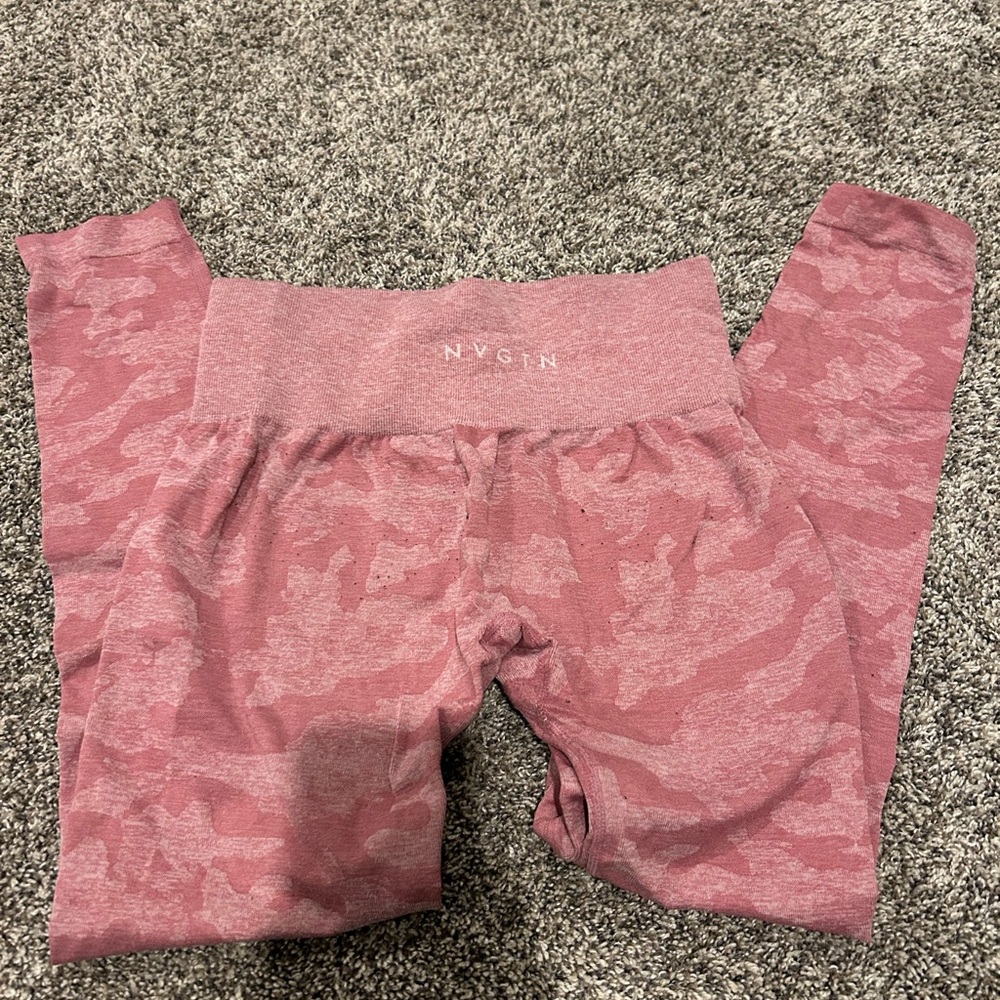 NVGTN Pastel Pink Camo Seamless Leggings